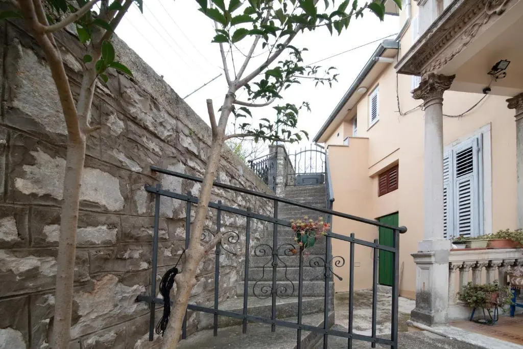 Modern Antique apartment's Villa Castropola 8, located in Center of Pula