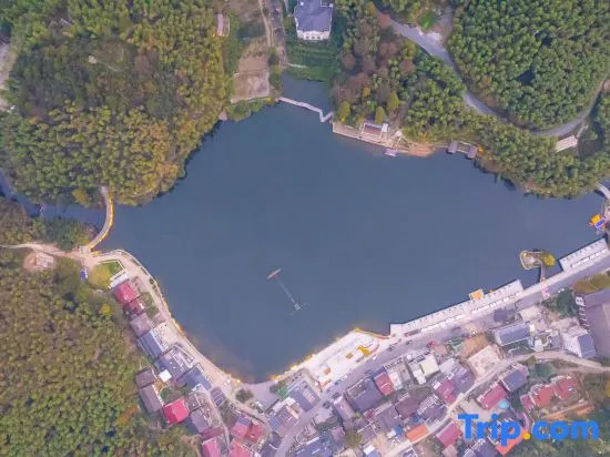 Tianyue Lake homestay