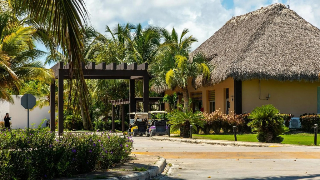 Cozy 1BDR with Pool Golf View at Cana Pearl