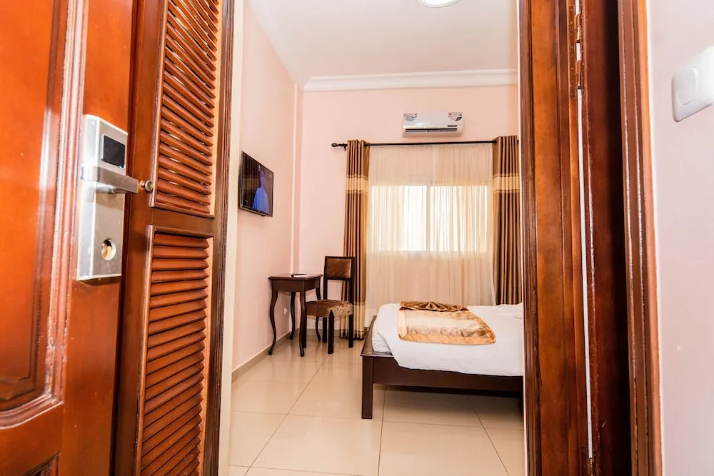 Isis Hotel