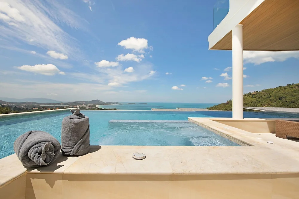 4BR-Luxurious Private Pool Villa Oasis