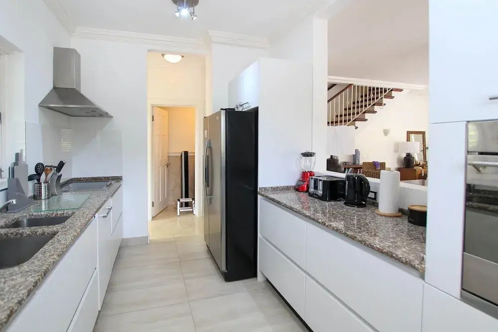 Large Townhouse with Plunge Pool, 3 mins from Beach - Turtle View 2 by BSL Rentals