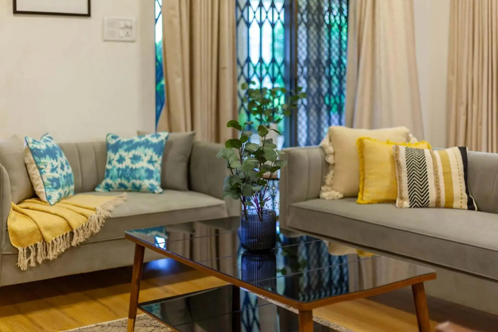 StayVistas V Square - Enjoy a pool and indoor games for a leisurely stay