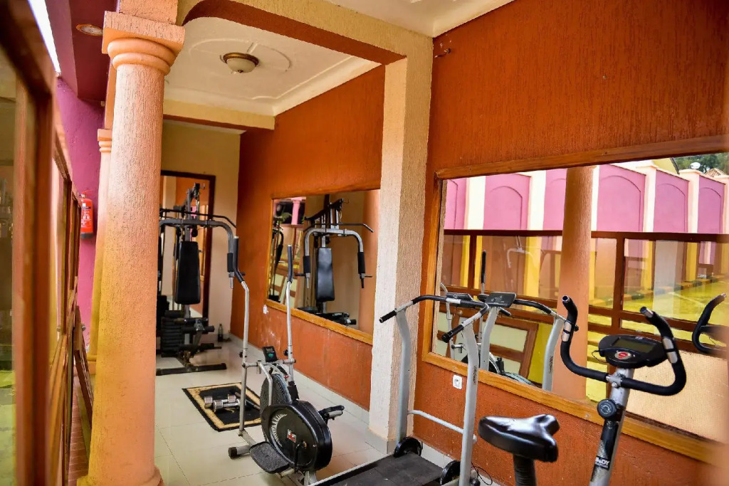 Cari Hotel