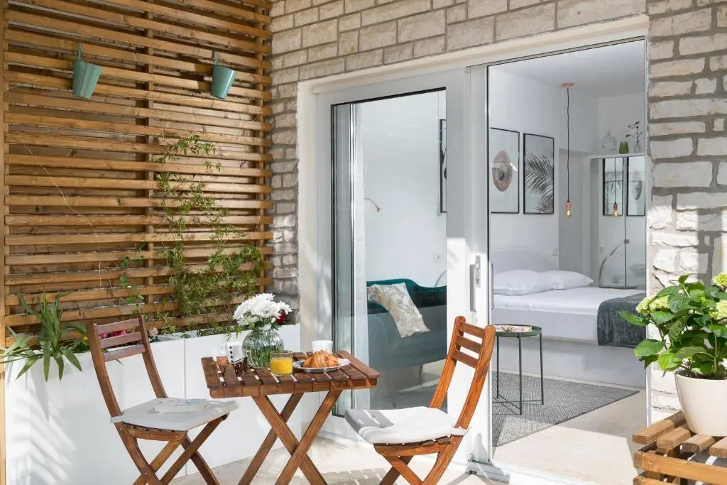 Studio apartment close to the sea - parking