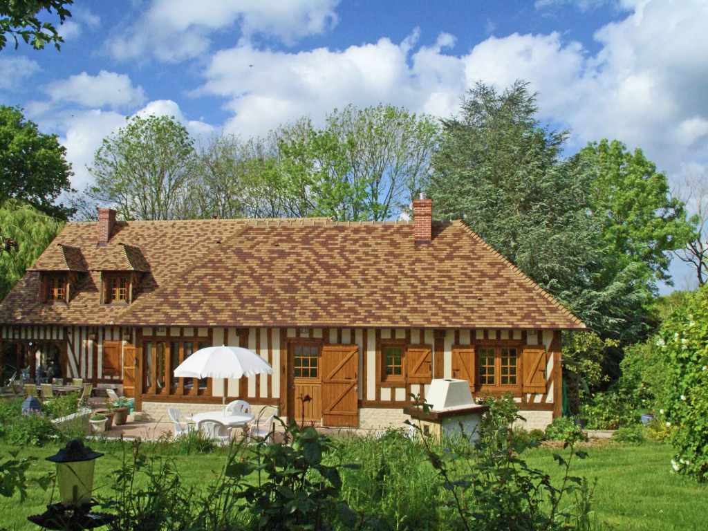 Traditional house with garden in Dampsmesnil, 15km from Giverny.