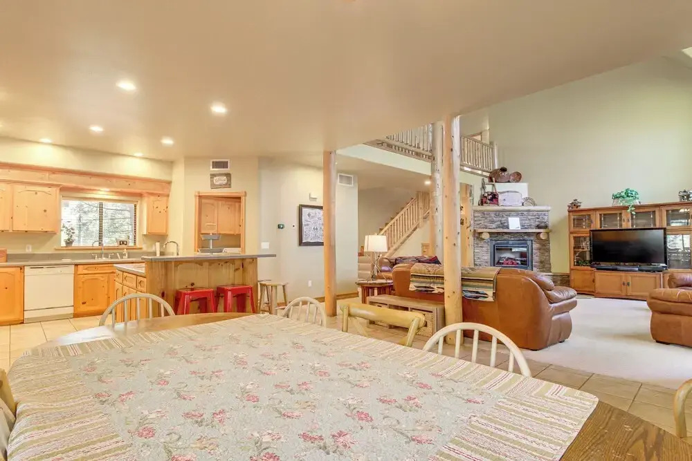 Great for Gatherings! Family Cabin in Lakeside
