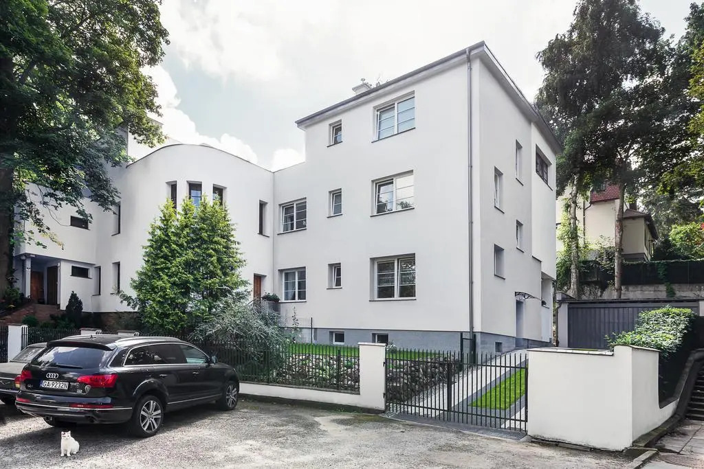 Costa Apartments
