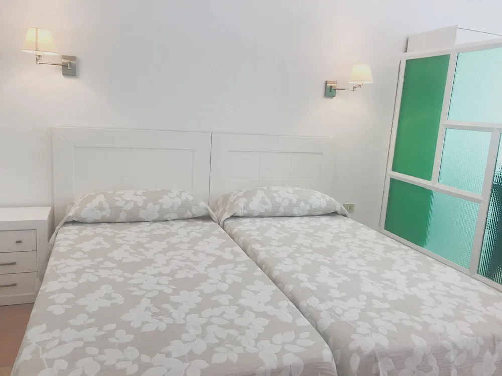 Bungalow with 2 Bedrooms in Tías, with Furnished Terrace And Wifi - 500 M From the Beach