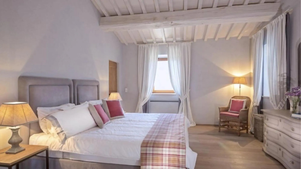 Luxury Villa for 6 Inside a Wonderful Estate-villa Santa