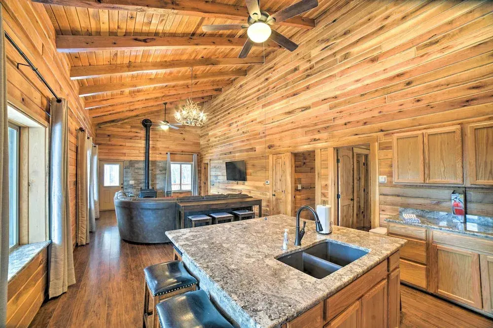Woodsy Mountain Cabin: 2 Mi to Angel Fire Resort!