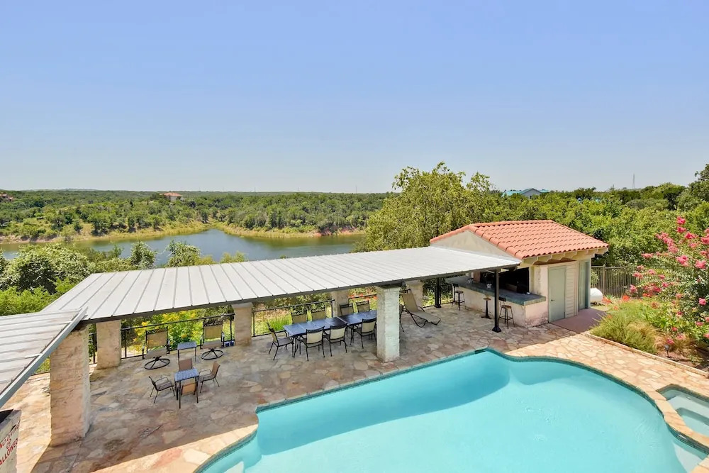 7BR 5 5BA Spicewood Sanctuary by RedAwning