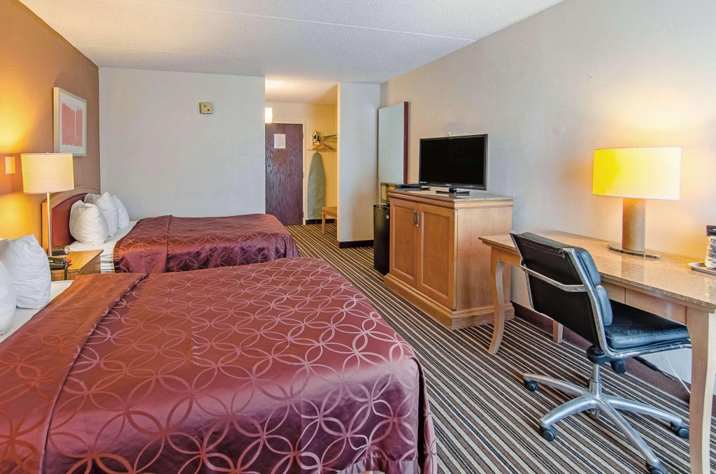 Econo Lodge Inn & Suites Norton - Wise South