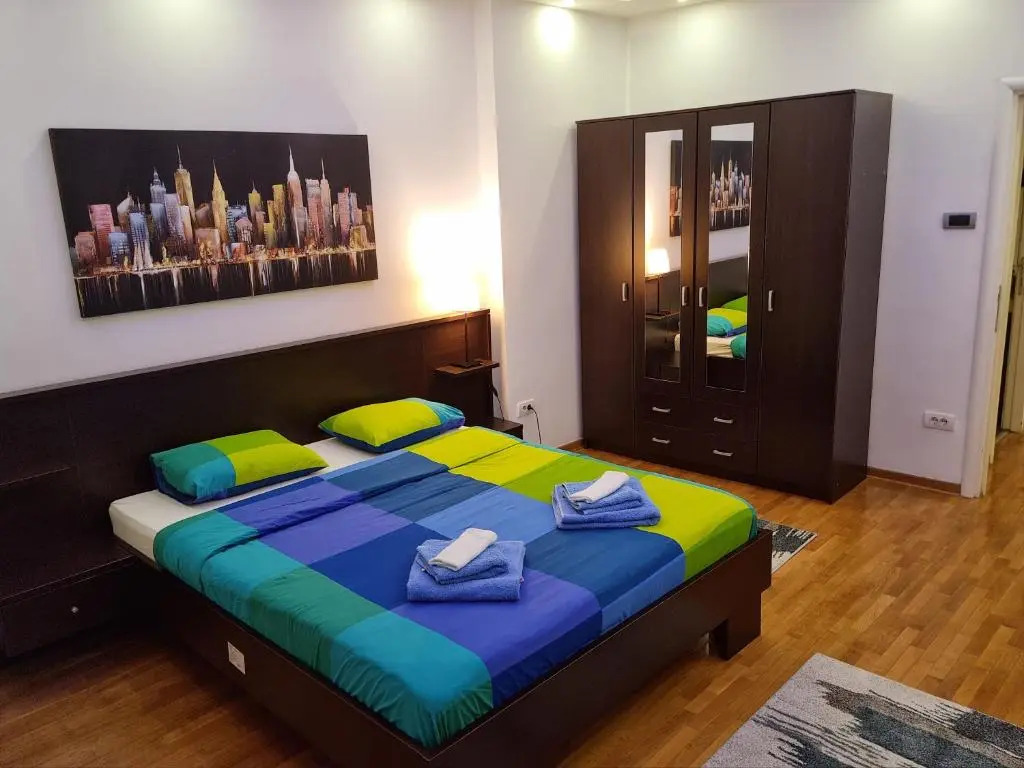 De Luxe Republic Square Apartment of 100sqm