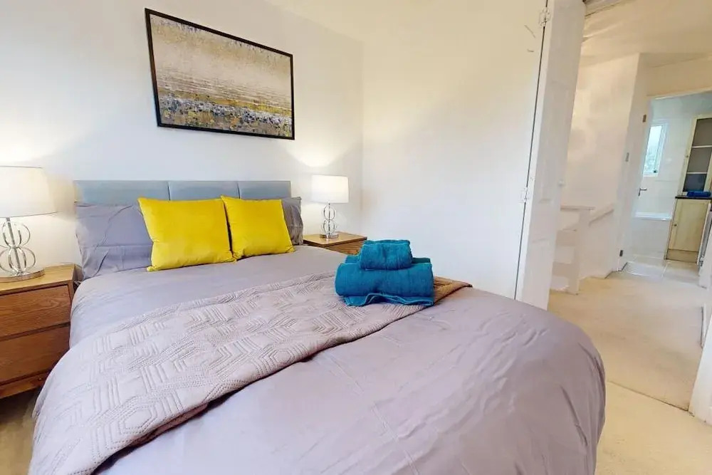 Parlaunt House - 3 Bedroom With Free Parking