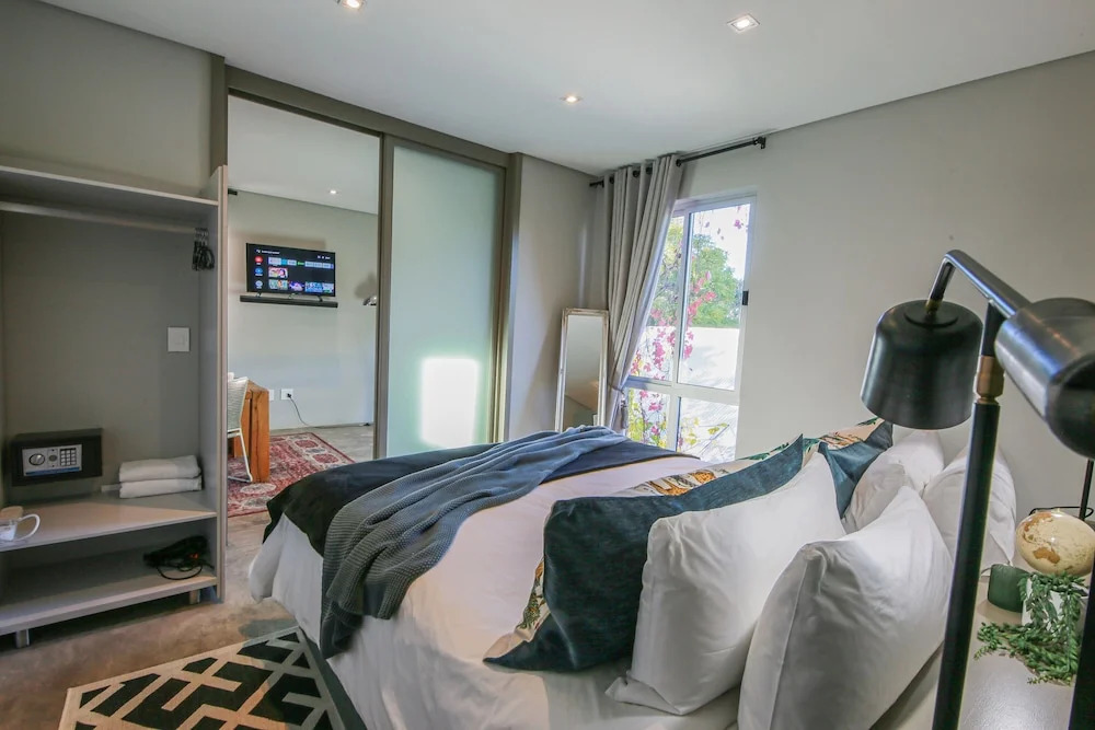 Suite 9 The Village