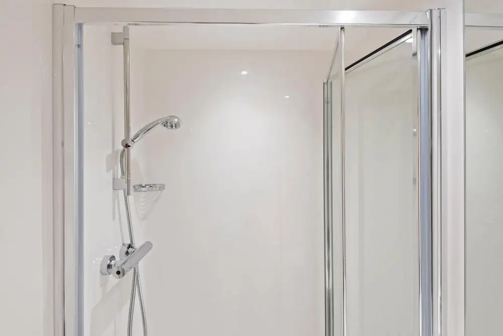 Central Modern Apartment With Fast Wifi Sleeps 6