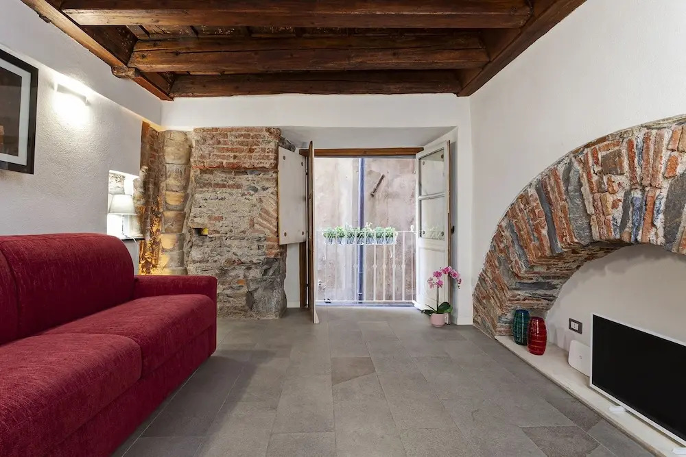 Wood and Stone Apartment in the historical center