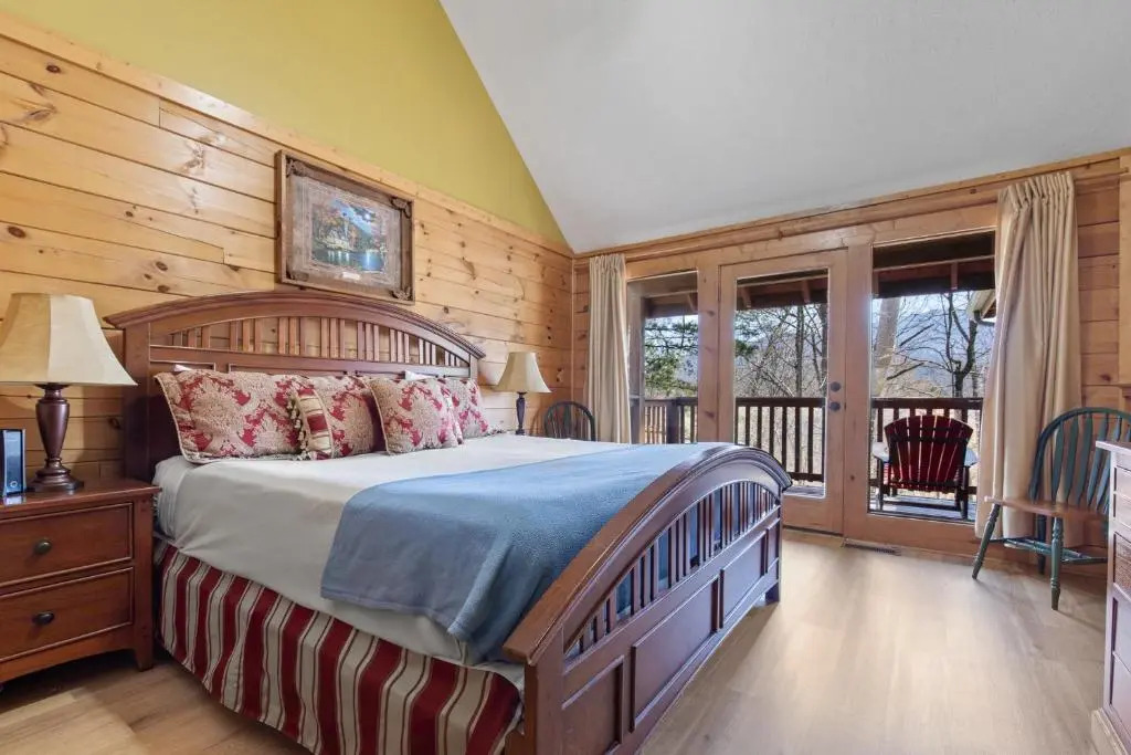 Above the Clouds, 4 Bedrooms, Pool Access, Private, Gaming, Sleeps 16