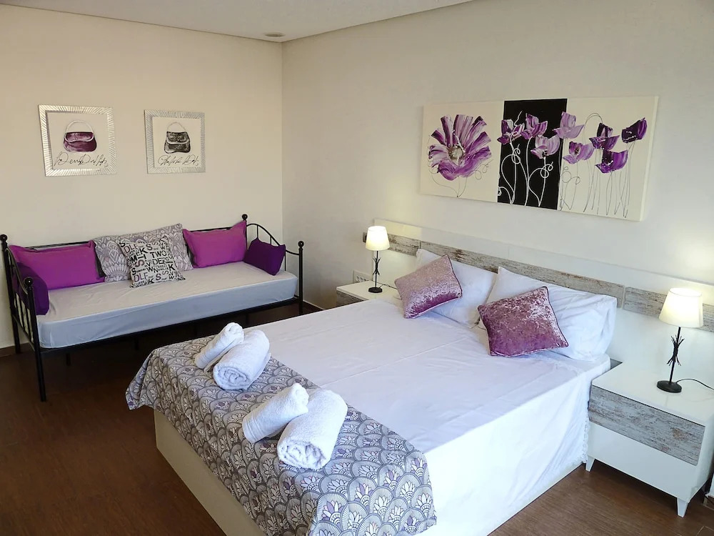 Gran Bulevar Apartment by JITKey