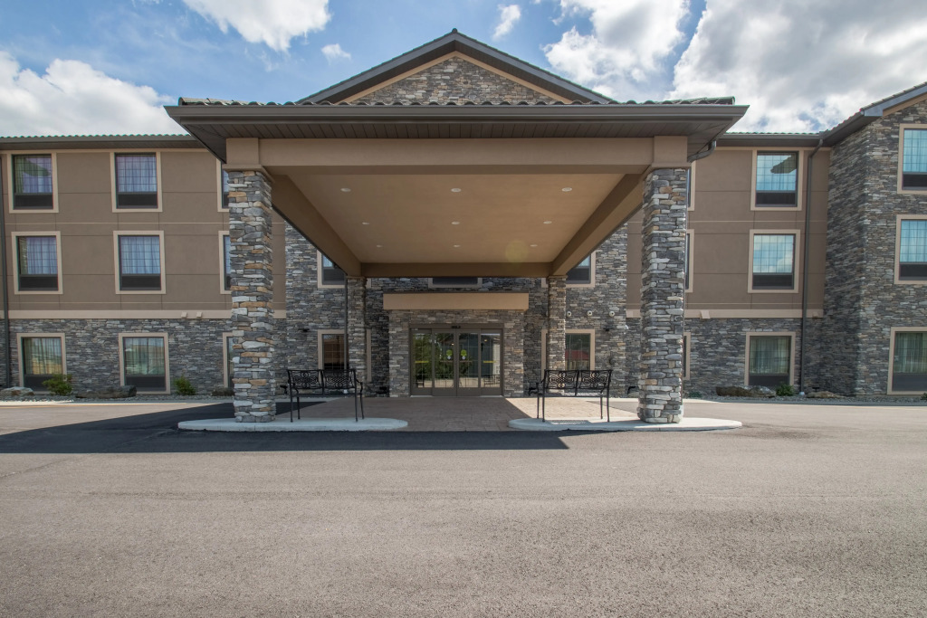 Creekstone Inn & Suites - St Marys