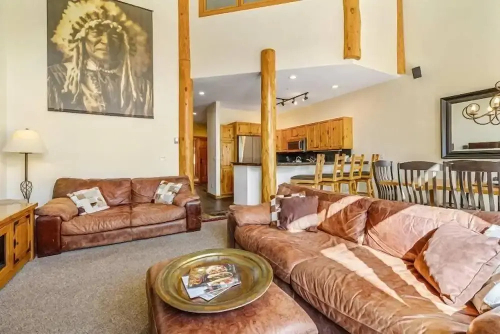 Beautiful 4 Bedroom Townhome Near Snowflake Lift in Breckenridge