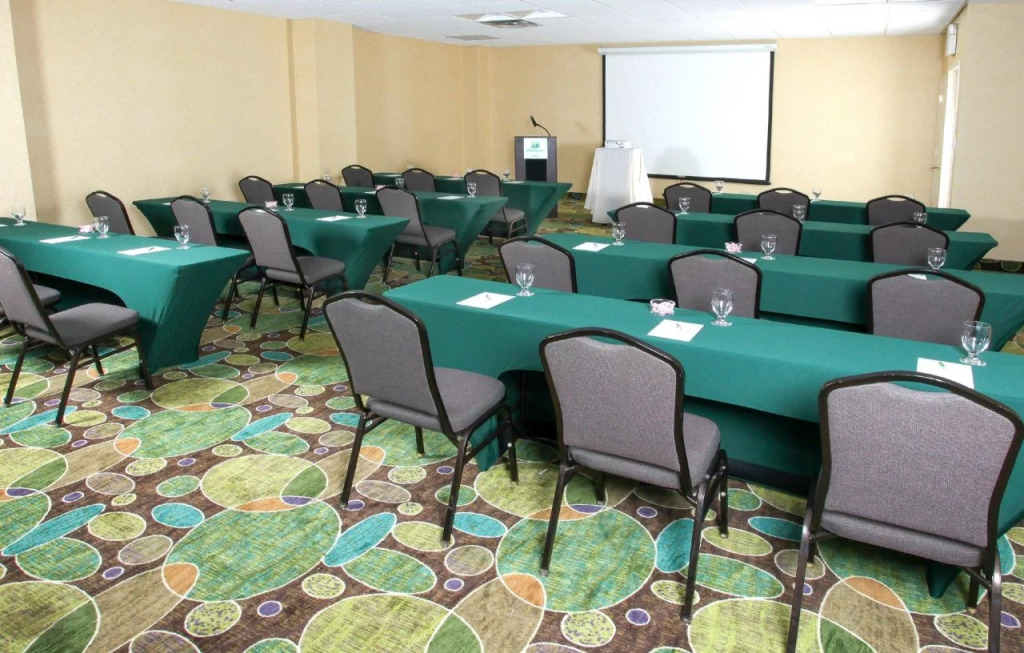 Holiday Inn Westbury-Long Island by IHG