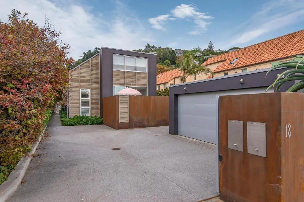 Studio B, Sumner