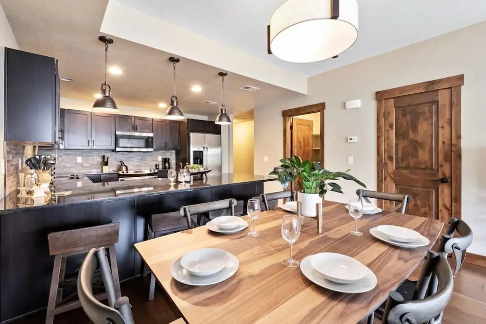 Spectacular Townhome near Breweries and River District!