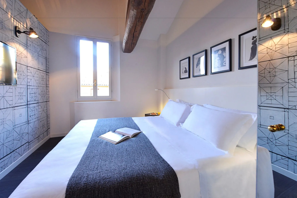 Al Cappello Rosso Suite Apartments