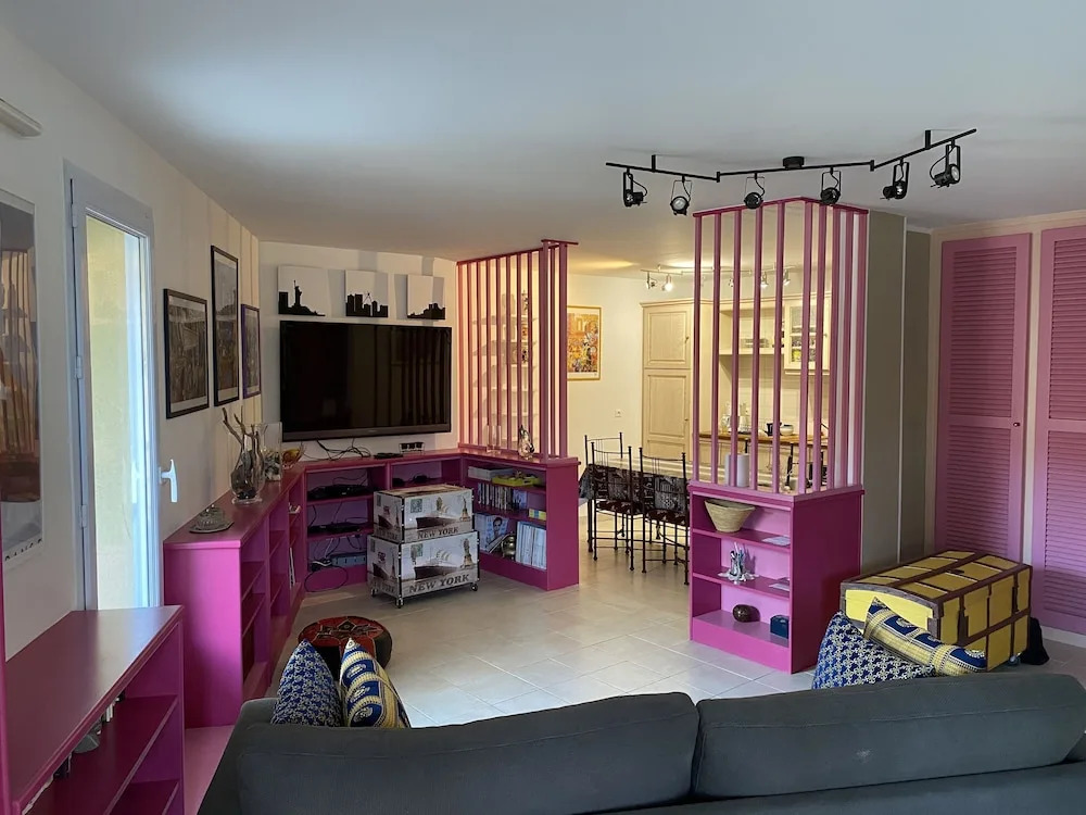 Deux Pièces 70 m² Climatisé, Avec Terrasse, Proximité Bord de mer