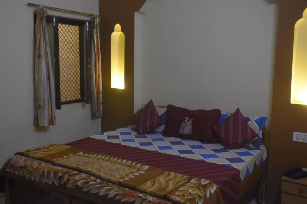 ADB Rooms Hotel Vallabh Darshan