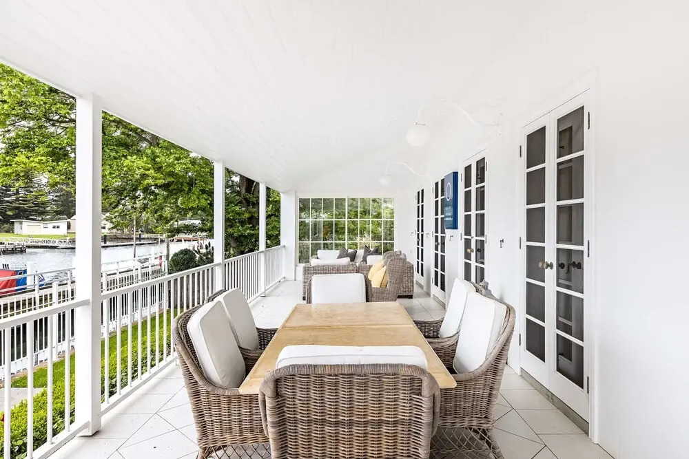 Oscars Waterfront Boutique Hotel