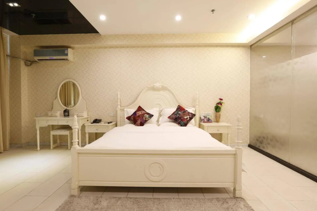 Pufengtang Wooden Art Hotel
