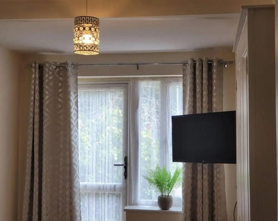 Apartment - Sleeps 2 - Parking - Wi-Fi