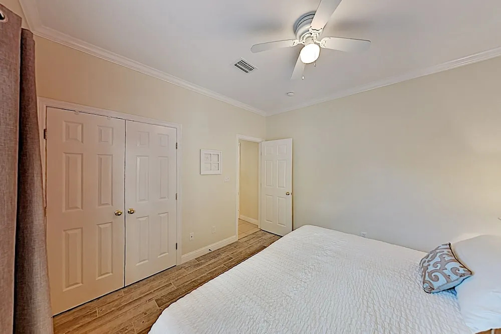 Prime Gulf Getaway W/ Pool - Walk To Beach, Dining 2 Bedroom Condo
