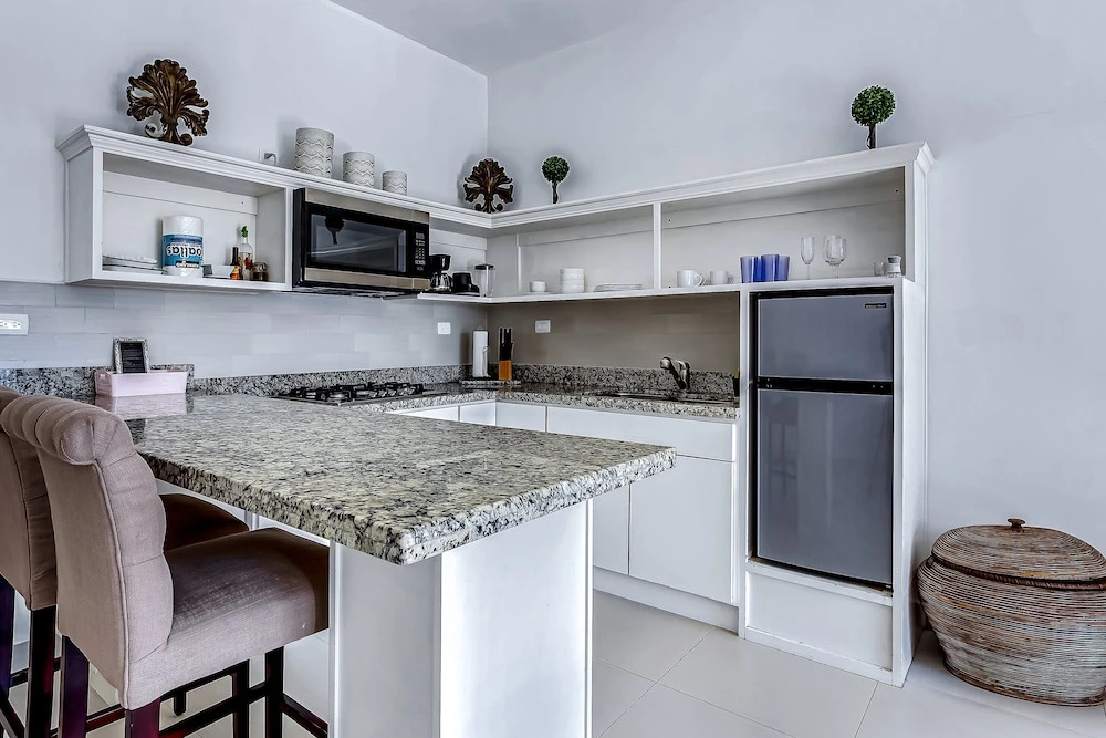 Dog-friendly Suite With Kitchenette, Heated Outdoor Pool, Hot Tub, Terrace, AC