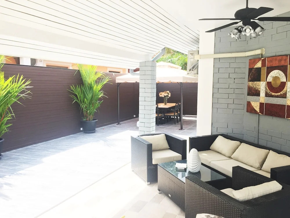 3 bedroom Pool Villa Near Walking St