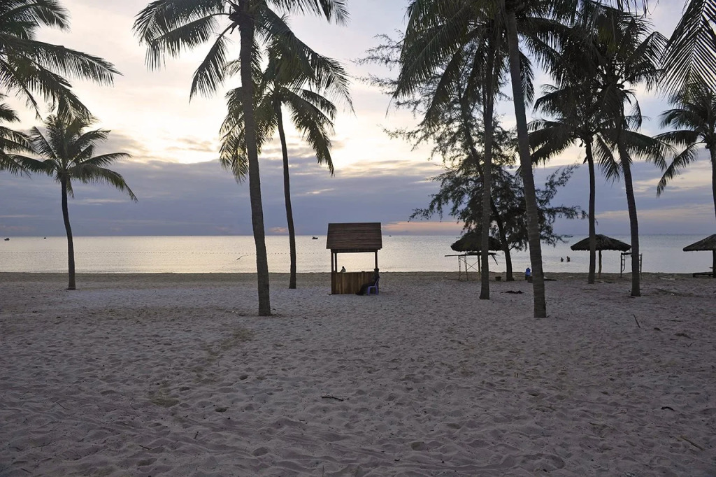 Kosmos Apart Hotel Phu Quoc - Night market & Walkin to beach