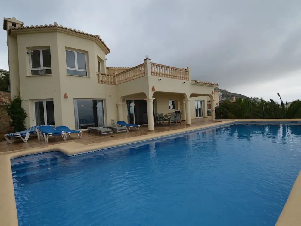 Luxurious Villa With Private Swimming Pool in Costa Blanca