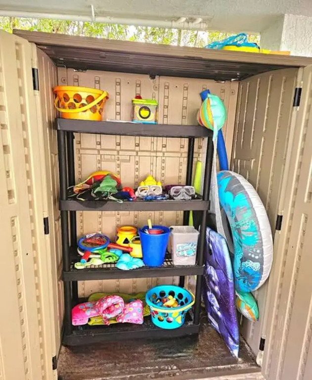 5 Beautiful 4 Bed 3 Bath Pool Home w Free Dock