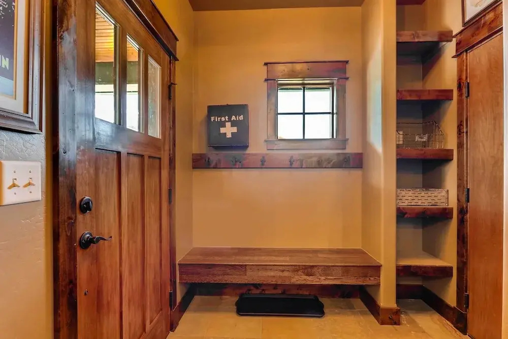 Dog-friendly Cabin in the Heart of Grand Lake!