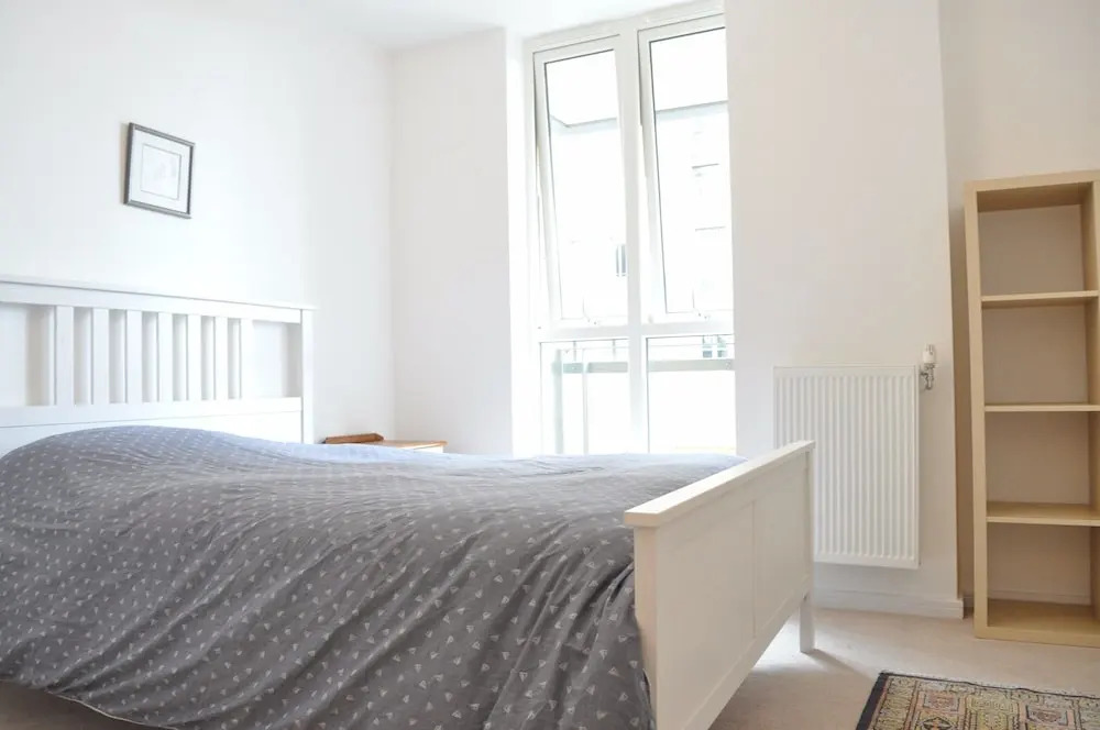 East London 2 Bedroom Flat With Balcony