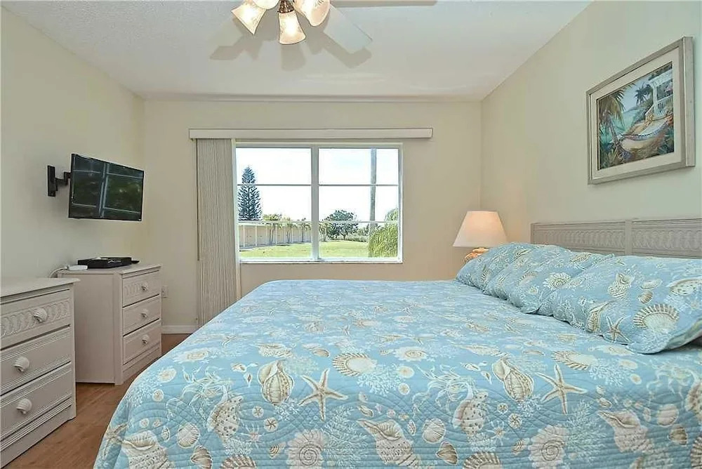 Bay Tree Club 106 - Two Bedroom Condo