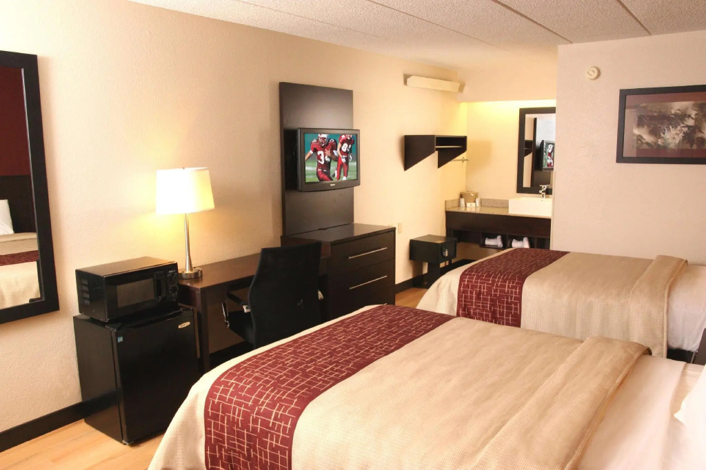 Red Roof Inn PLUS+ Mt Pleasant - Patriots Point