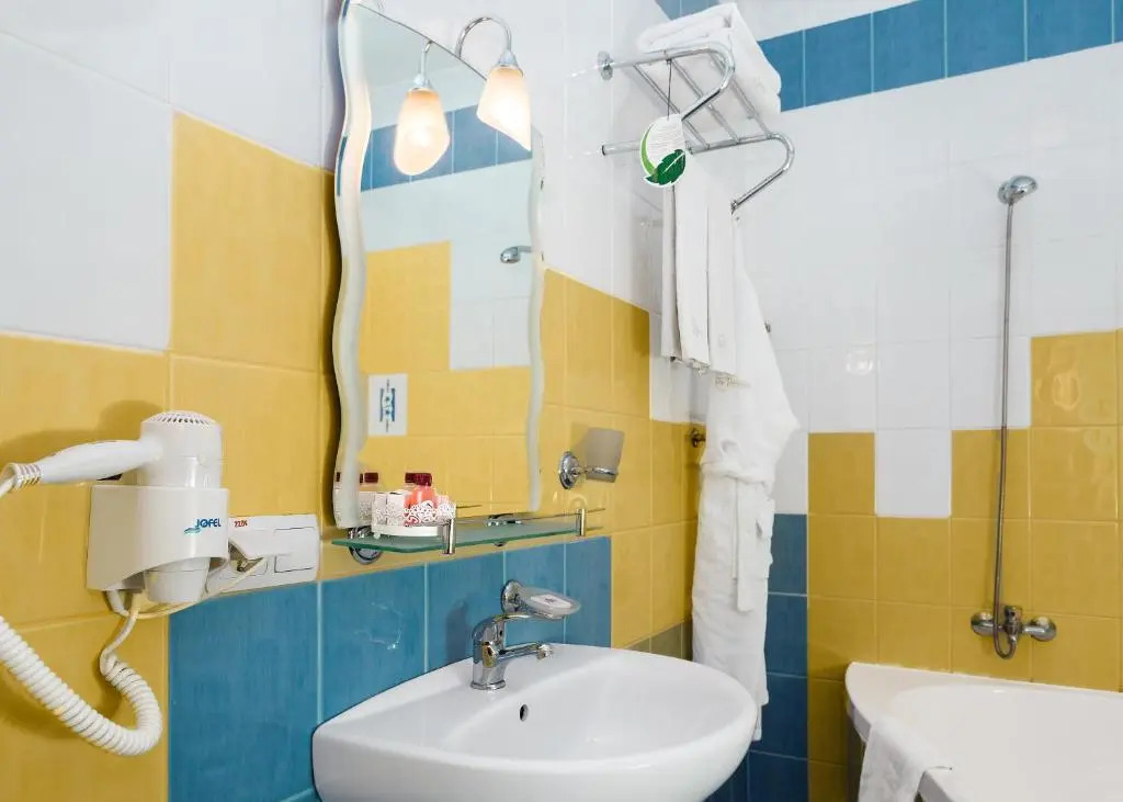 Shine Hotel