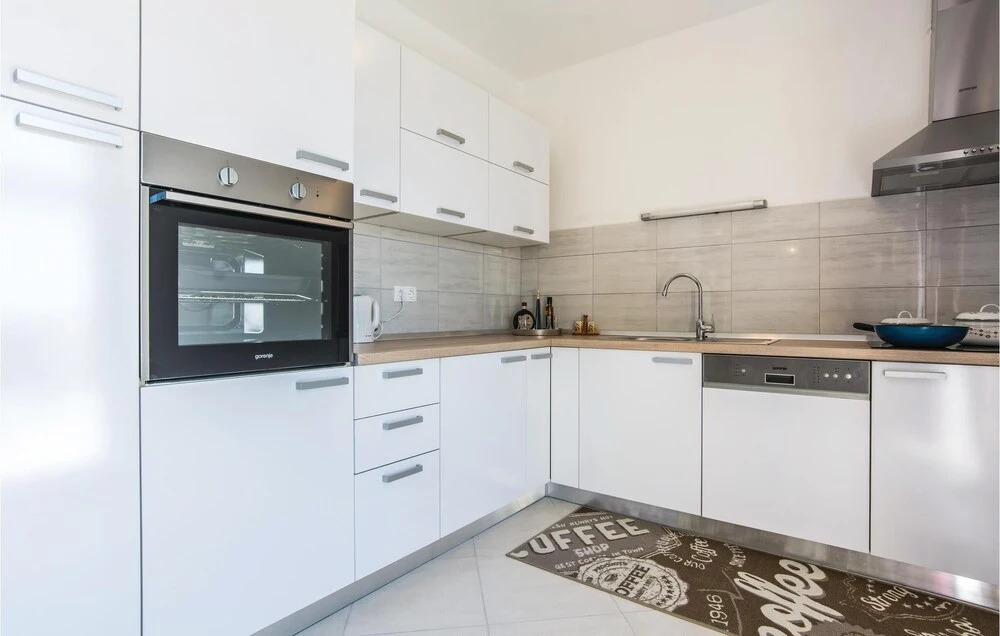 Three-Bedroom Holiday Home In Krusevo