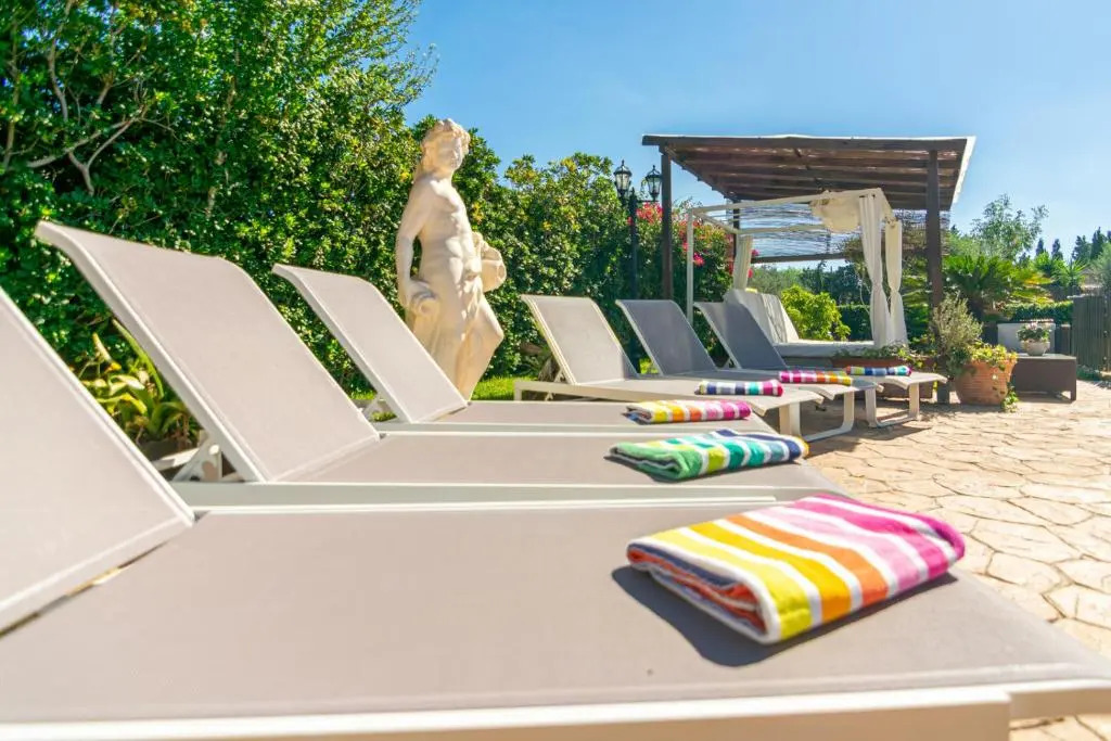 Casa con piscina a 1 km del mar y del pueblo
