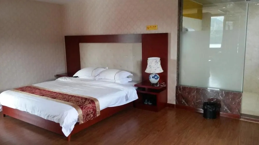 Xiangcaohu Holiday Hotel(金秀香草湖假日酒店)
