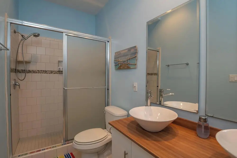 Casual Condo Near Beach w/ Pools, hot tub & Grill!